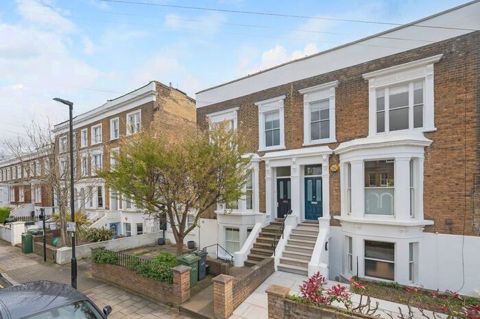 2 Bedroom Flat To Rent In Chaucer Road, London, SE24