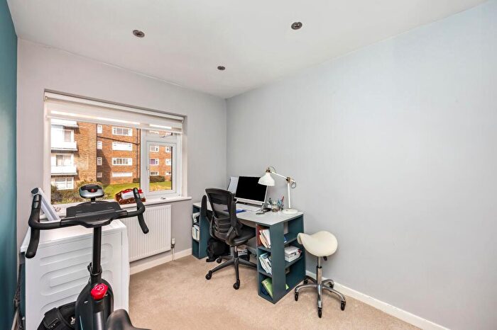 3 Bedroom Flat For Sale In Dyke Road Avenue, Hove, BN3