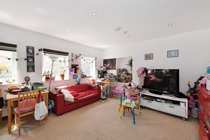 1 Bedroom Apartment To Rent In Fortis Green Avenue, East Finchley, London, N2