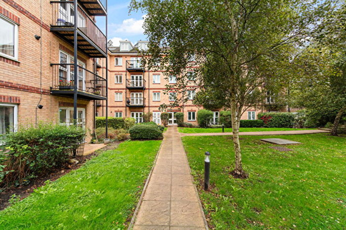 2 Bedroom Flat For Sale In Worcester Close, London, SE20