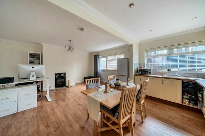 3 Bedroom Bungalow For Sale In Water Lane, Middlestown, Wakefield, West Yorkshire, WF4