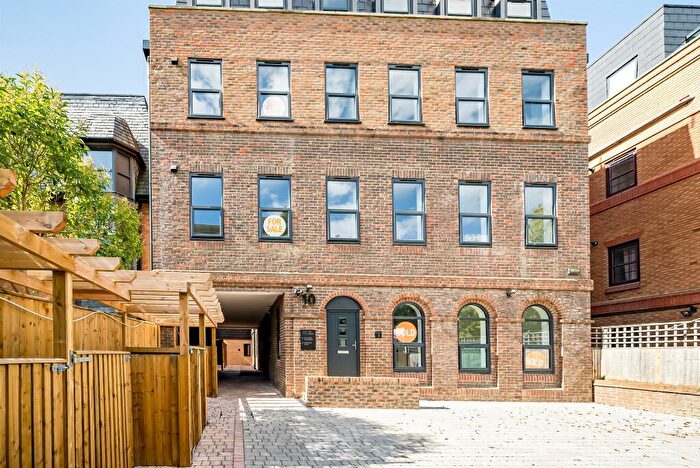 1 Bedroom Apartment For Sale In Elm House, The Grove, Slough, SL1