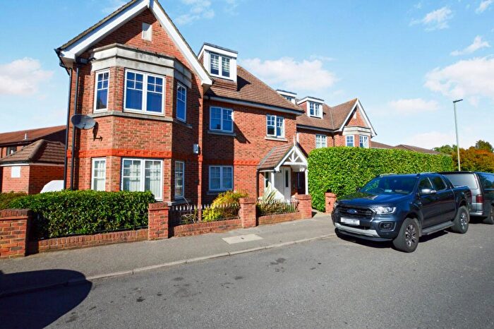 2 Bedroom Apartment To Rent In High Road, Byfleet, West Byfleet, Surrey, KT14