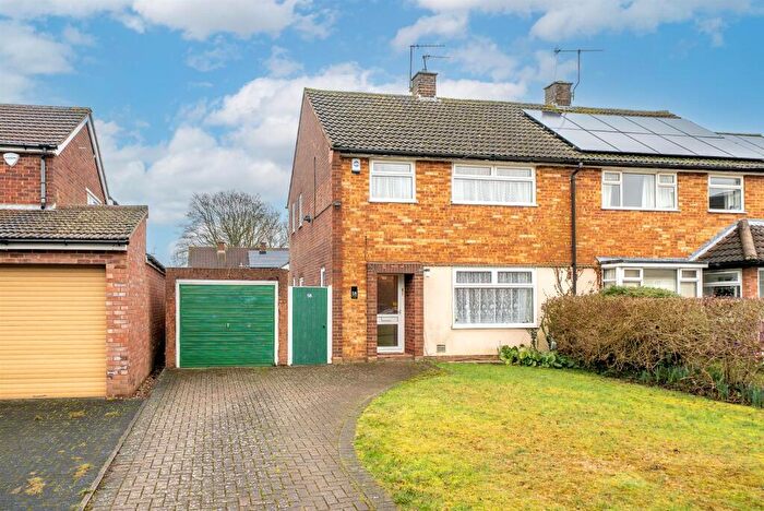 3 Bedroom House For Sale In St. Vincent Drive, St. Albans, AL1