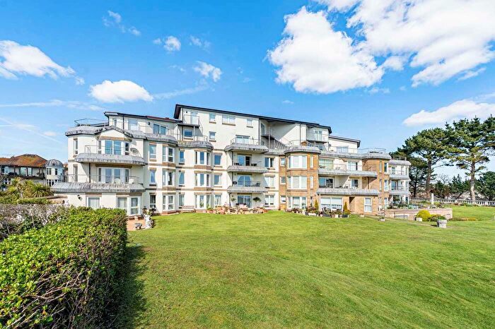 2 Bedroom Flat For Sale In Cliff Road, Torquay, Devon, TQ2
