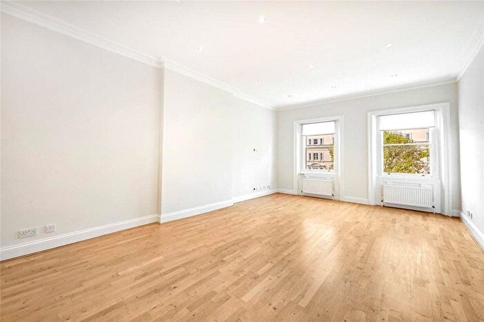 3 Bedroom Flat To Rent In Queen's Gate, London, SW7