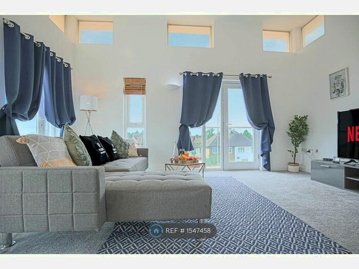 2 Bedroom Flat To Rent In Newport Pagnell, Milton Keynes, MK16