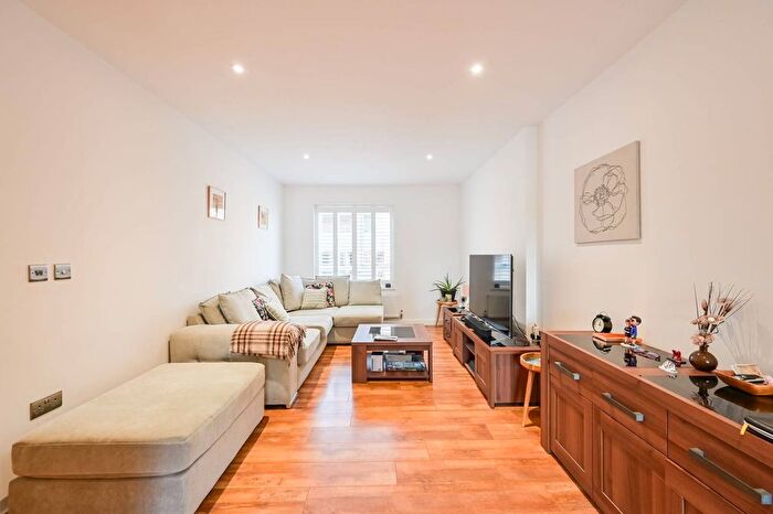 2 Bedroom Flat For Sale In % Shared Ownership, Plum Court, Broomfield Road, London, Palmers Green, London, N13