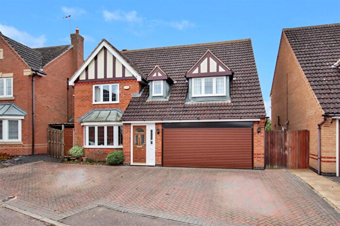 4 Bedroom Detached House For Sale In Yarrow Close, Rushden, NN10