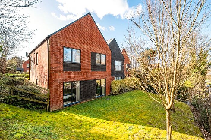 2 Bedroom Flat For Sale In Fairlinch Close, Winchester, Hampshire, SO22