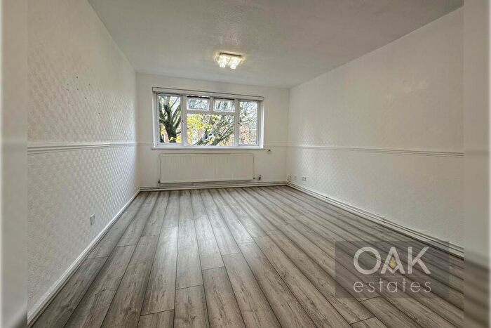 2 Bedroom Flat To Rent In Juniper Close, Broxbourne, EN10