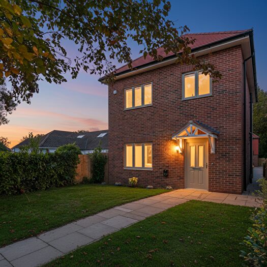 4 Bedroom Detached House For Sale In Weatherhill Road, RH6