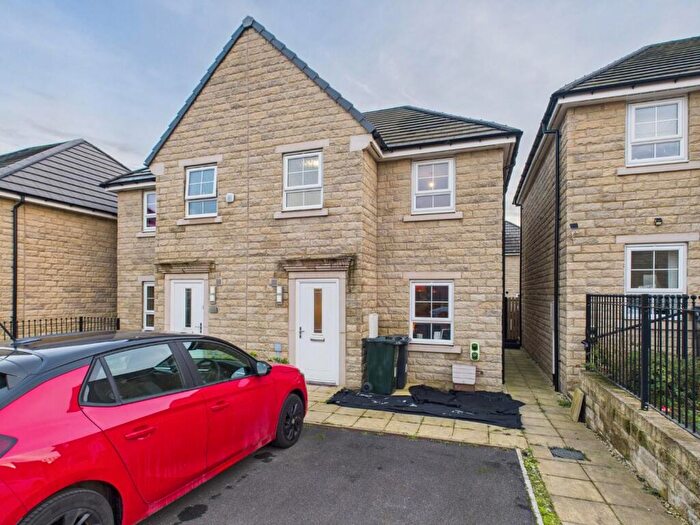3 Bedroom Semi Detached House For Sale In Fetlock Drive, Bradford, BD2