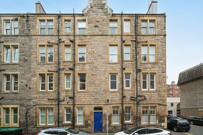1 Bedroom Flat For Sale In / Lochrin Place, Edinburgh, EH3