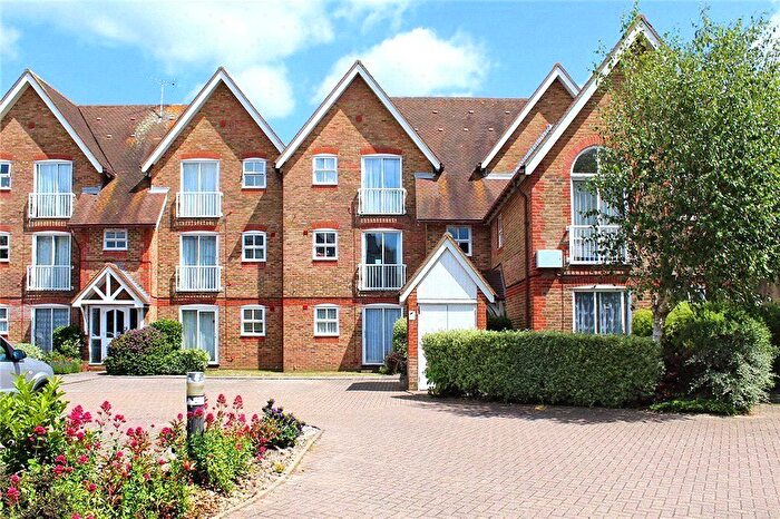 1 Bedroom Flat To Rent In River Road, Littlehampton, West Sussex, BN17