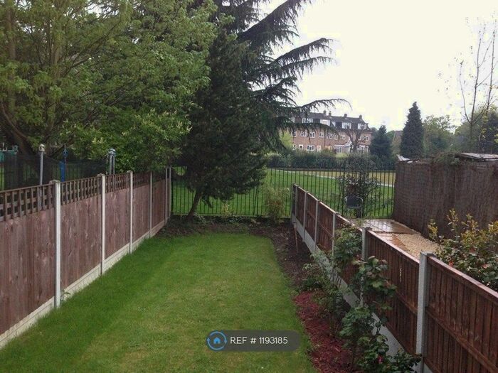 2 Bedroom Maisonette To Rent In Lodge Avenue, Romford RM2