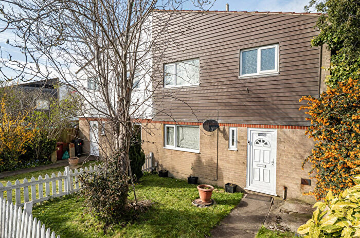 3 Bedroom Terraced House For Sale In Kingsley Close, Reading, Berkshire, RG2