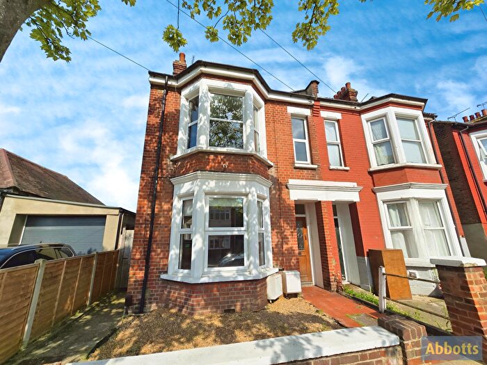 2 Bedroom Flat To Rent In Tunbridge Road, Southend-On-Sea, SS2