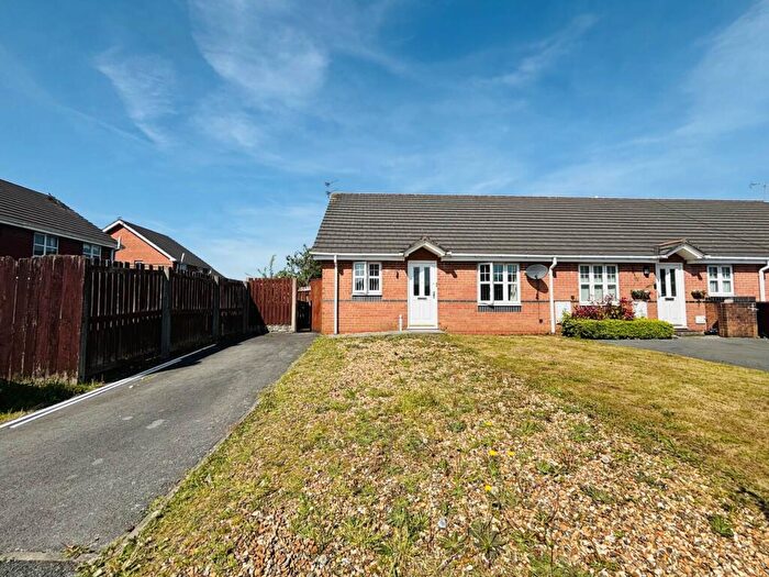 2 Bedroom Semi-Detached Bungalow To Rent In Farnham Close, Southdene, L32