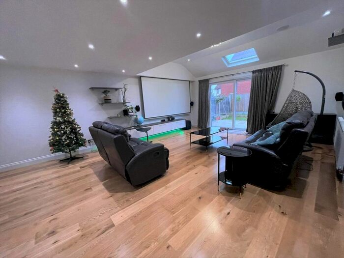 5 Bedroom Detached House To Rent In Peel Place, Clayhall, Ilford IG5