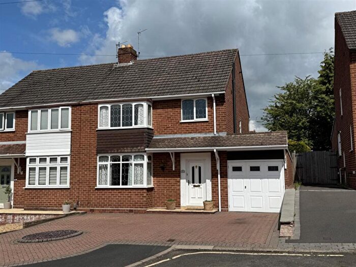 3 Bedroom Semi-Detached House For Sale In Oakfield Close, Stourbridge, DY8
