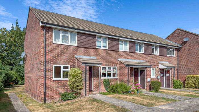 2 Bedroom Maisonette For Sale In Prince Andrew Close, Maidenhead, SL6
