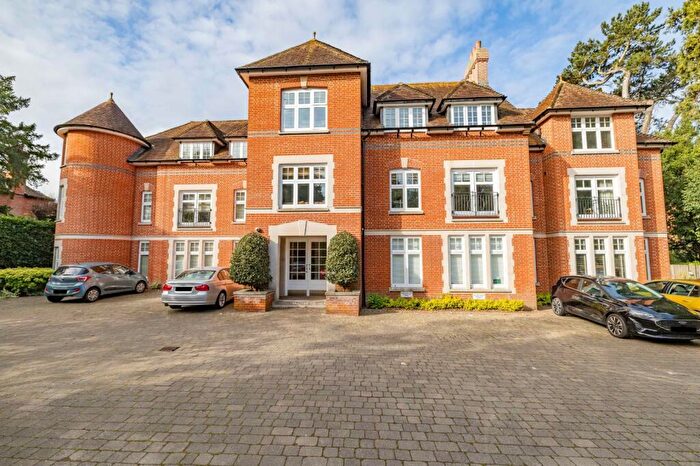 2 Bedroom Flat For Sale In New Dover Road, Canterbury, CT1