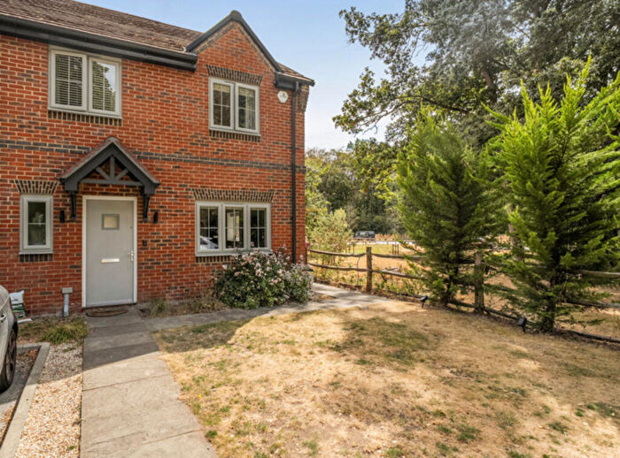 3 Bedroom Semi-Detached House For Sale In Thornycroft Avenue, Camberley, GU16