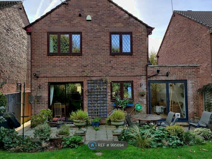 4 Bedroom Detached House To Rent In Thurnham Way, Surrey, KT20