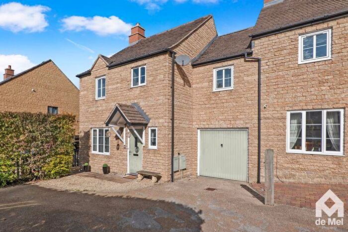 4 Bedroom Link Detached House For Sale In Knapps Crescent, Woodmancote, GL52