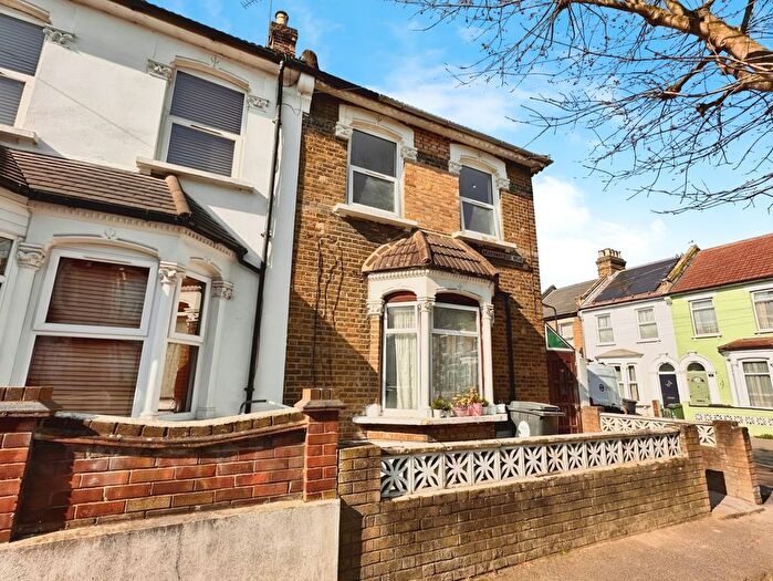 1 Bedroom Flat To Rent In Beaconsfield Road, London, E10