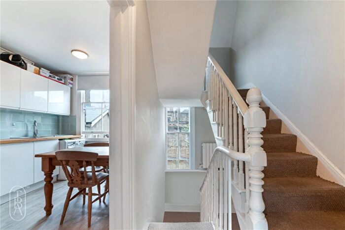 2 Bedroom Apartment To Rent In Sylvester Path, London, E8