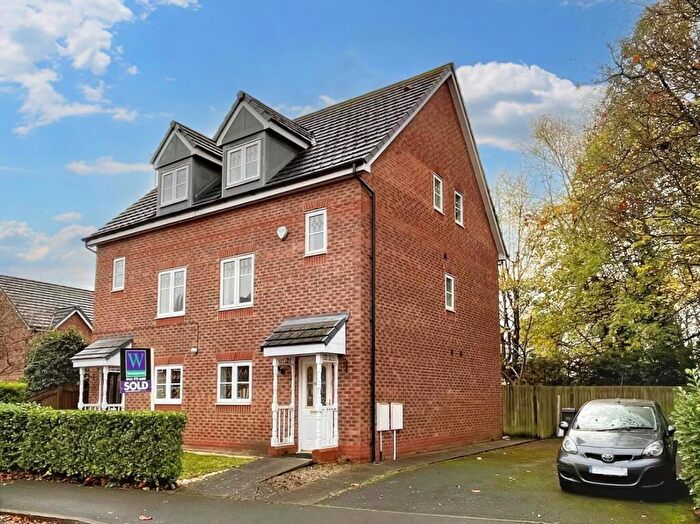 4 Bedroom Town House To Rent In Lawnhurst Avenue, Wythenshawe, Manchester, M23