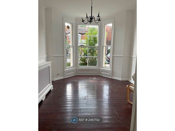 Studio To Rent In Cheshunt House, London, NW4