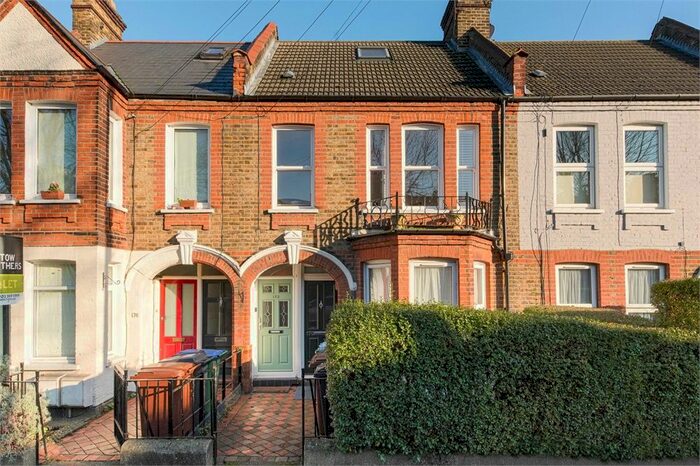 2 Bedroom Flat To Rent In Carr Road, Walthamstow, London, E17