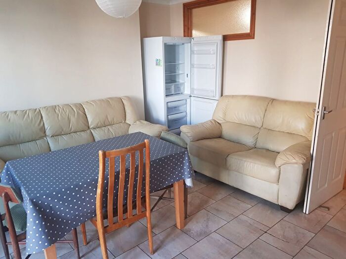 4 Bedroom Semi-Detached House To Rent In Stanley Road, Oxford, OX4