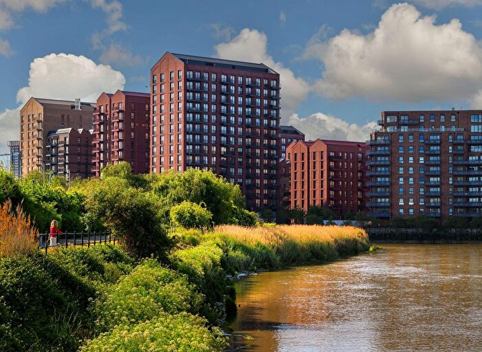 2 Bedroom Flat For Sale In Heron Wharf, Tower Hamlets, E14