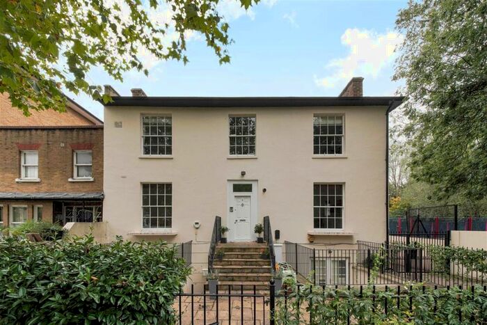 3 Bedroom Flat To Rent In Tollington Place, Finsbury Park, N4