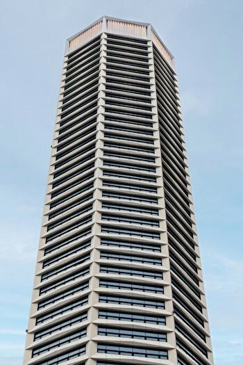 3 Bedroom Apartment To Rent In Lyon Queensway, Birmingham, B3