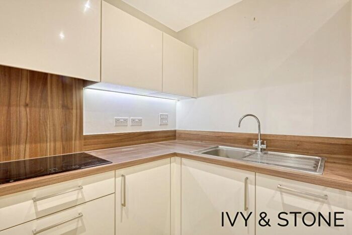 1 Bedroom Apartment For Sale In Kingfisher Heights, Bramwell Way, London, Greater London, E16