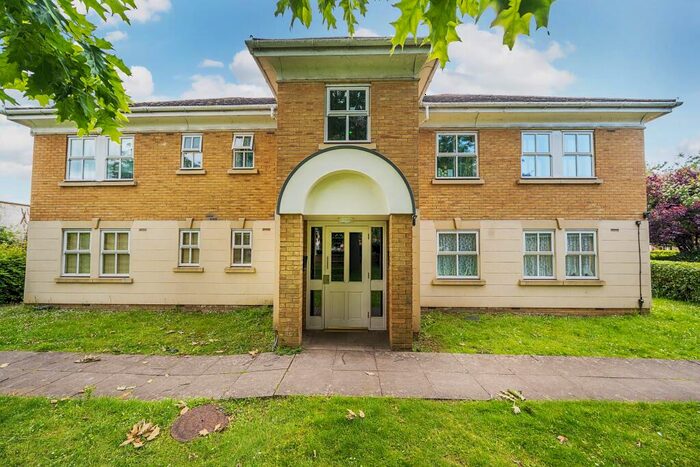 2 Bedroom Flat To Rent In Hurworth Avenue, Slough, SL3