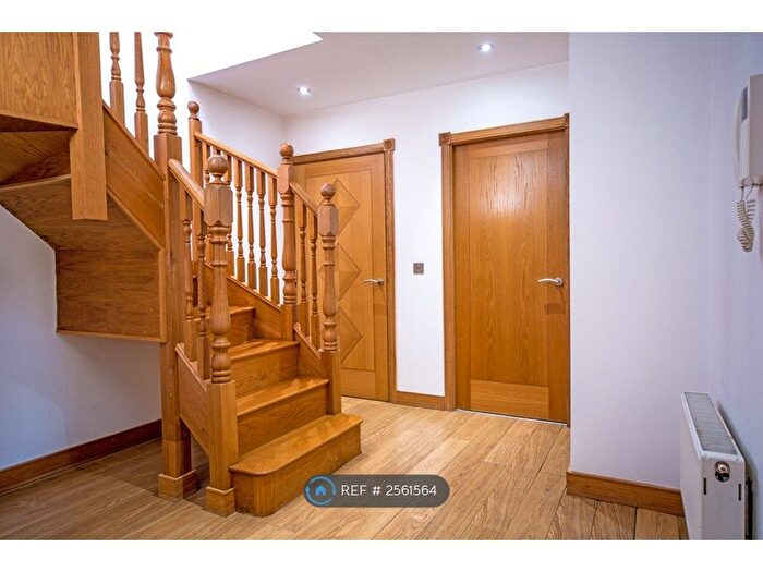 3 Bedroom Flat To Rent In Allerton Road, Mossley Hill, Liverpool, L18
