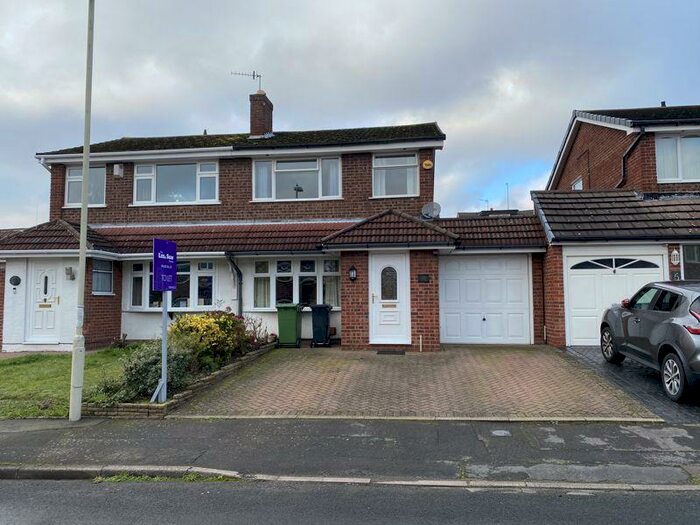 3 Bedroom Semi-Detached House To Rent In Harcourt Drive, Lower Gornal, DY3