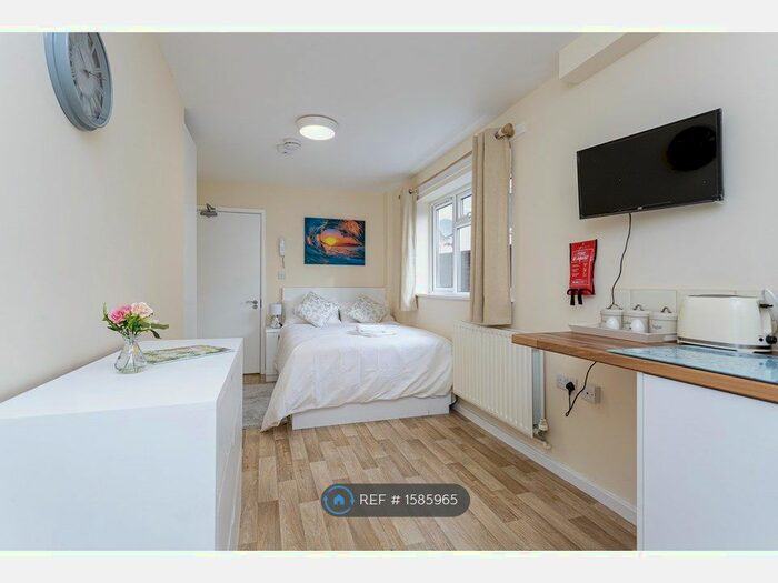 Studio To Rent In Blackberry Terrace, Southampton, SO14