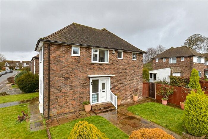 2 Bedroom Maisonette For Sale In Courtlands Crescent, Banstead, Surrey, SM7