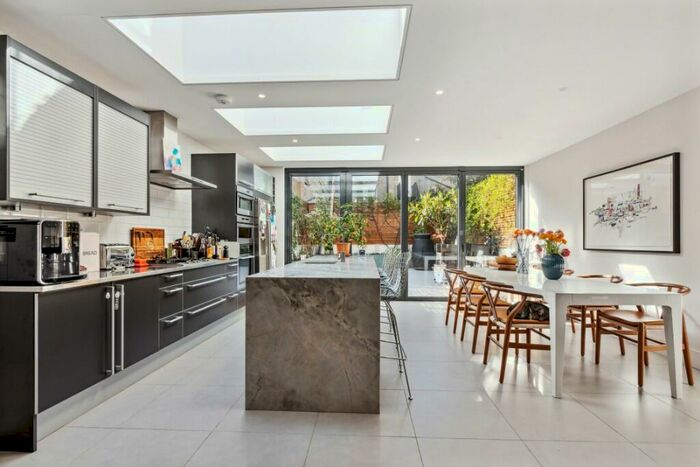 5 Bedroom Terraced House To Rent In Northchurch Road, London, N1