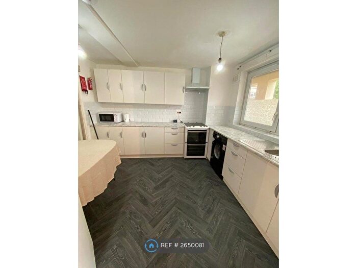 4 Bedroom Flat To Rent In Trellis Square, London, E3