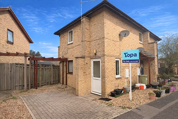 2 Bedroom Maisonette For Sale In Hambleton Grove, Milton Keynes, MK4