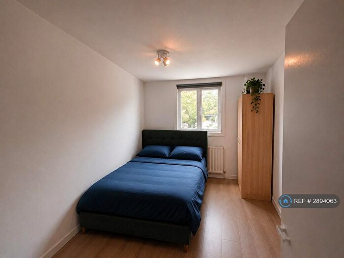 Studio To Rent In High Street, Barnet, EN5