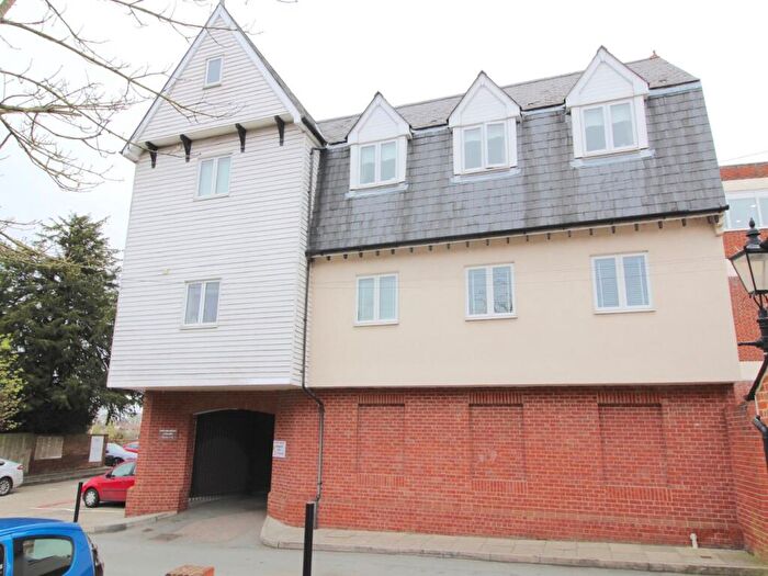3 Bedroom Flat To Rent In Buttercross Lane, Epping, CM16
